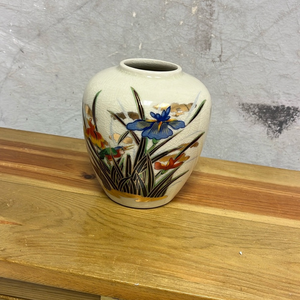 Toyo Japan small porcelain vase